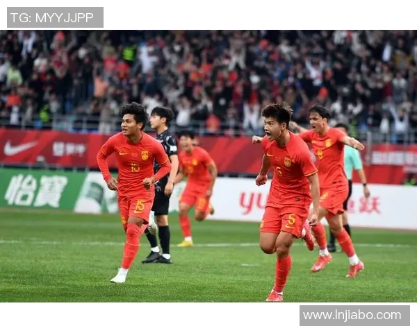 昔日国足球星遭质疑被指卖国引发球迷热议与体育精神讨论