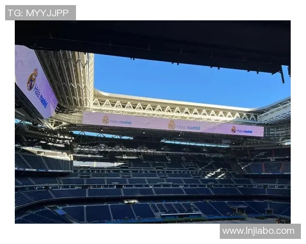 聚焦足球星不规则现象探秘球场背后的技艺与奇异轨迹 聚焦足球星不规则现象探秘球场背后的技艺与奇异轨迹