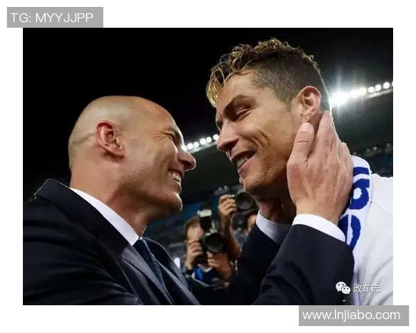 足球巨星亲笔书写人生传奇 从绿茵场到纸上世界的心路历程